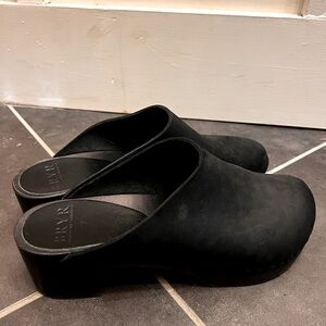 BRYR Black Clogs